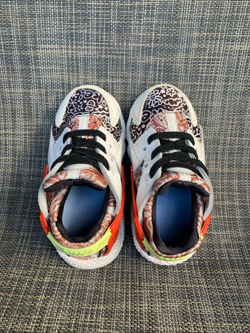 Nike Huarache Run SE "Doodle" sneakers summit white/picante red/black Toddler 7 - Picture 11 of 12